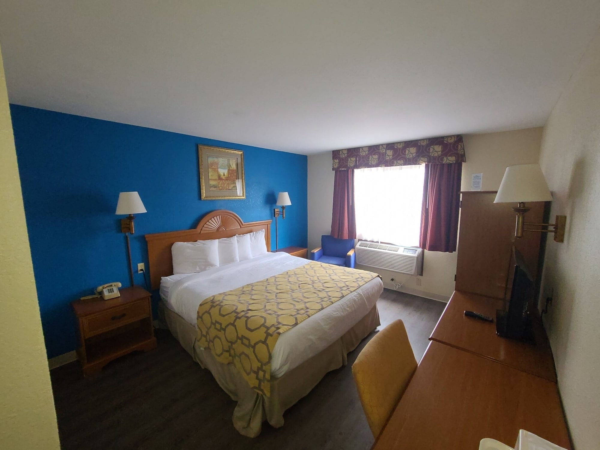 غرفة بسرير كينج، Baymont by Wyndham Perrysburg/Toledo 4/8
