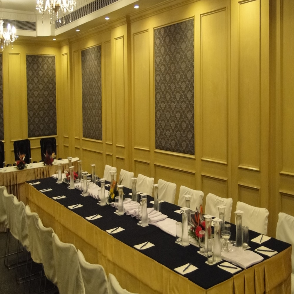La Place Sarovar Portico Lucknow 49/55