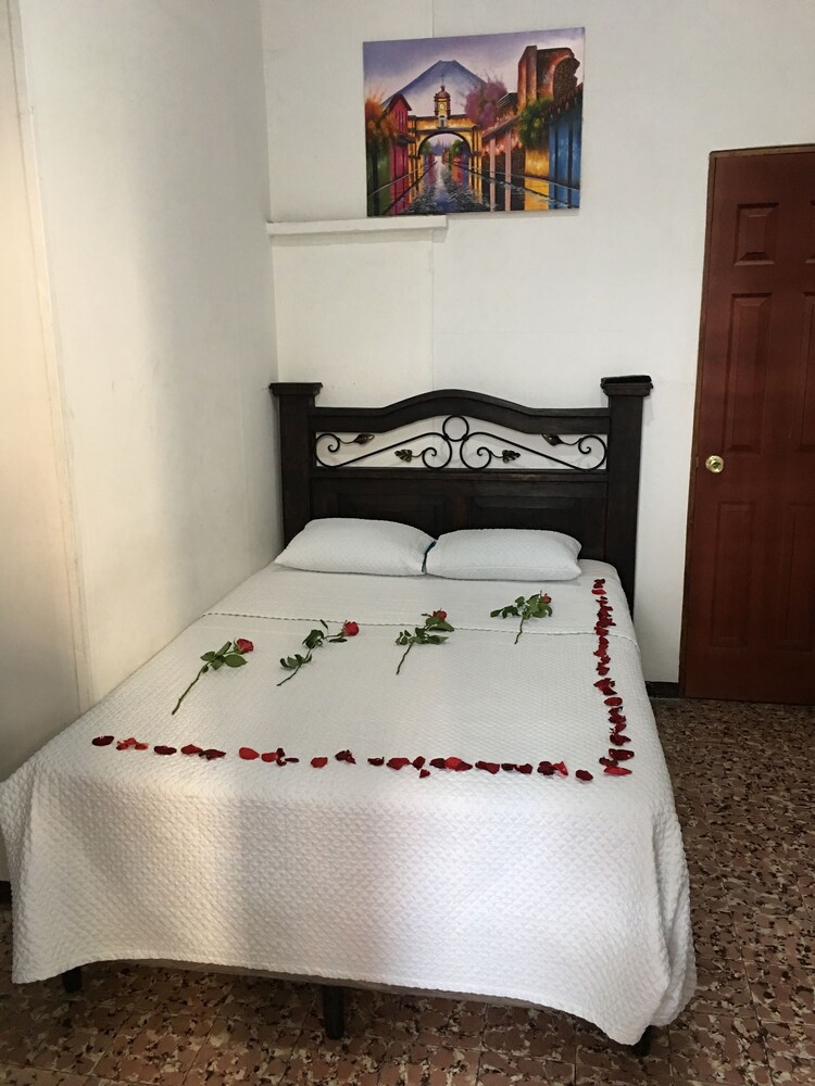 Feathers Hotel And Lounge - Hostel 21/60