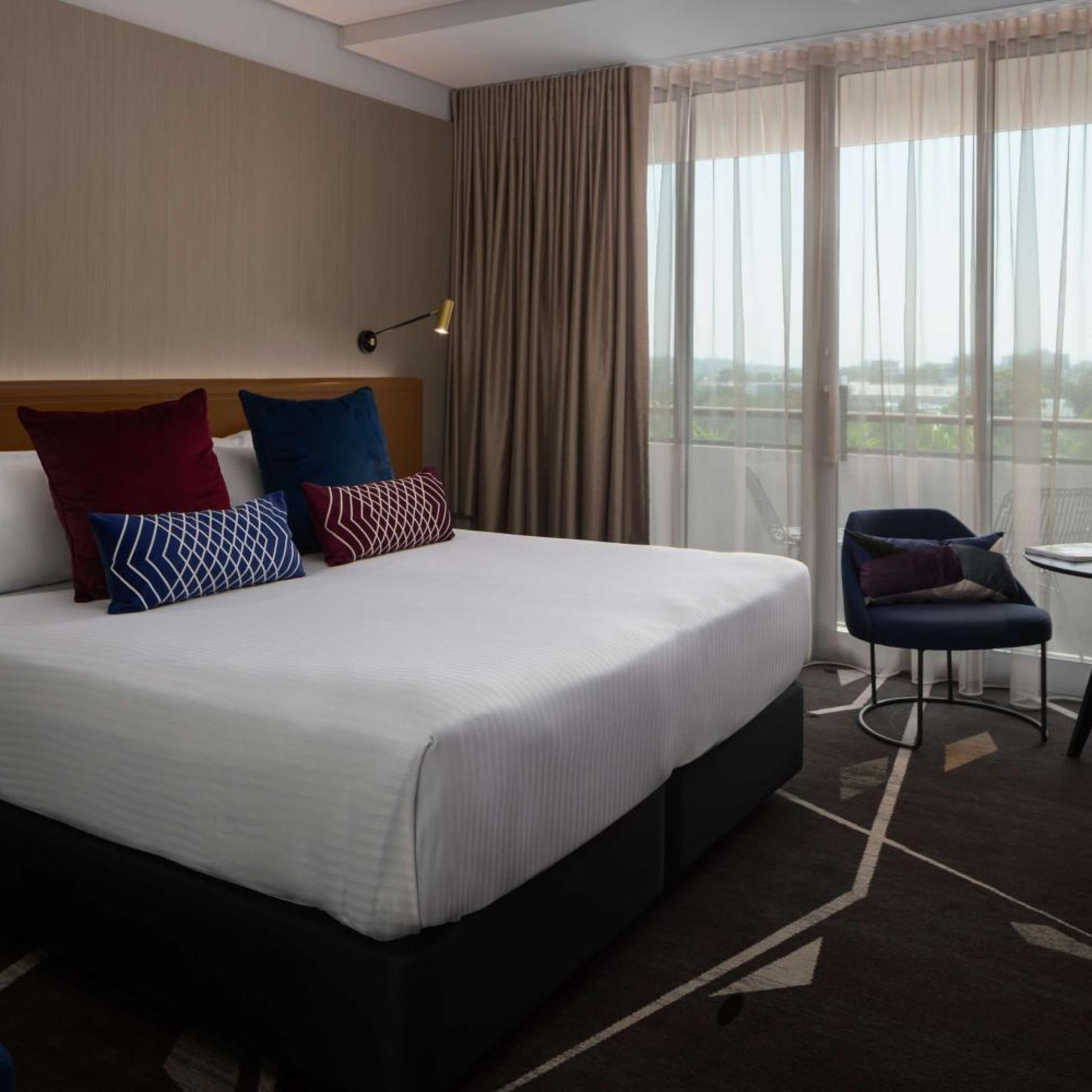 Room, King Bed, Garden View