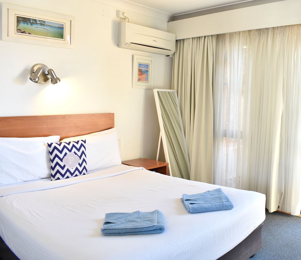 Port O Call Motel 12/54