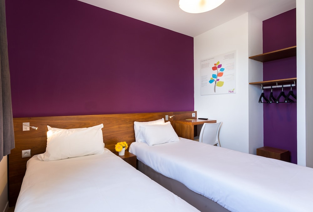 HOTEL ECONUIT 7/47