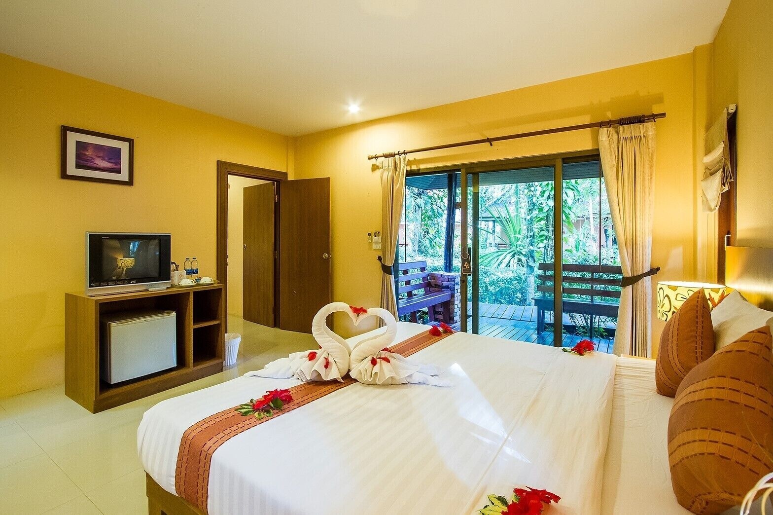 Standard, King Bed, Pool Side