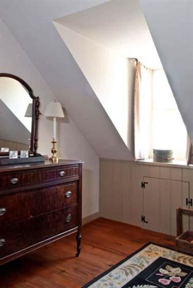 The Wayside Inn Bed Breakfast 49/50