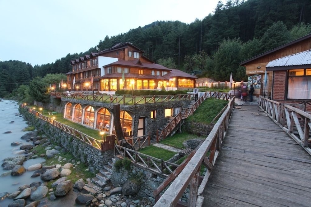 HEEVAN HOTEL 4/50