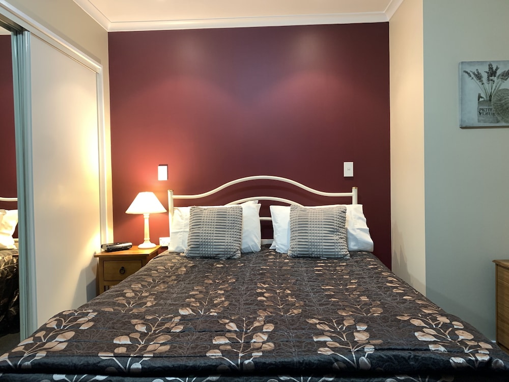 Aldan Lodge Motel 18/47