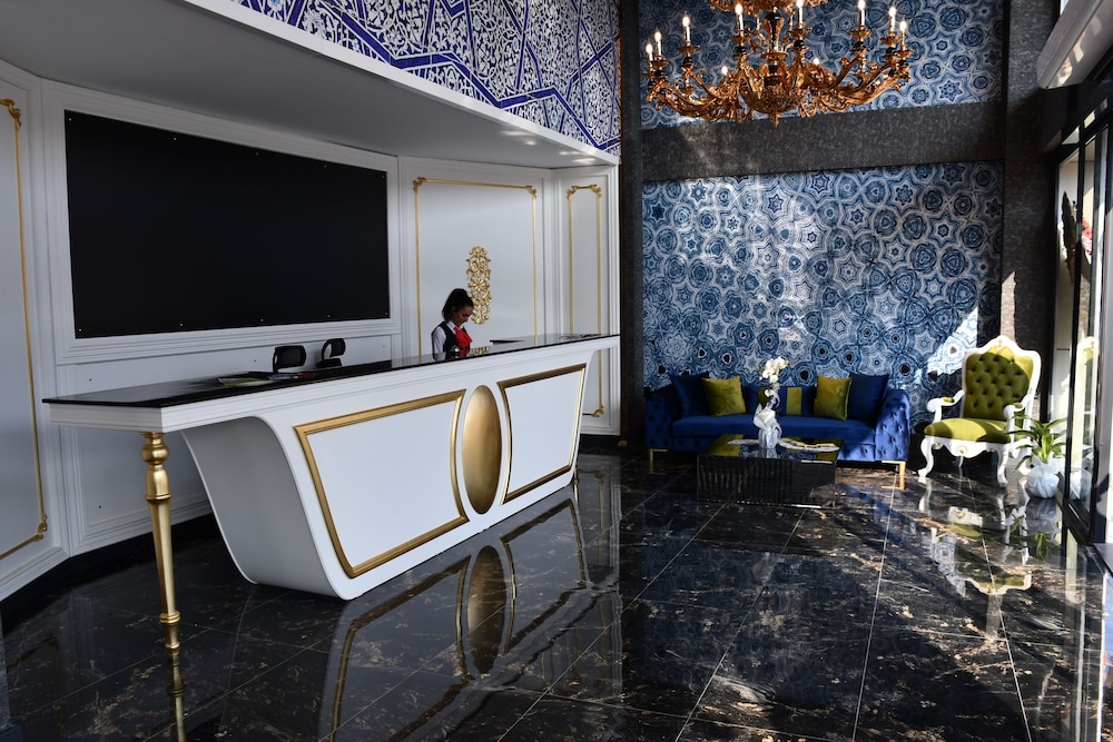 Hmz Luxury Hotel 2/29