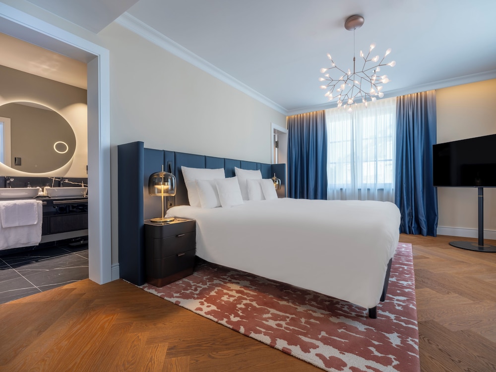 Heritage, Suite, King Bed