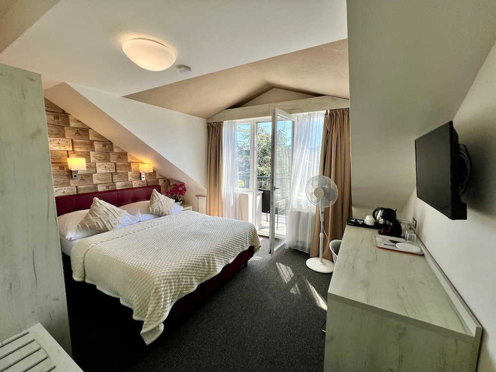 غرفة سوبيريور بسرير كوين بإطلالة على الحديقة بشرفة، Hotel Shato 4/10