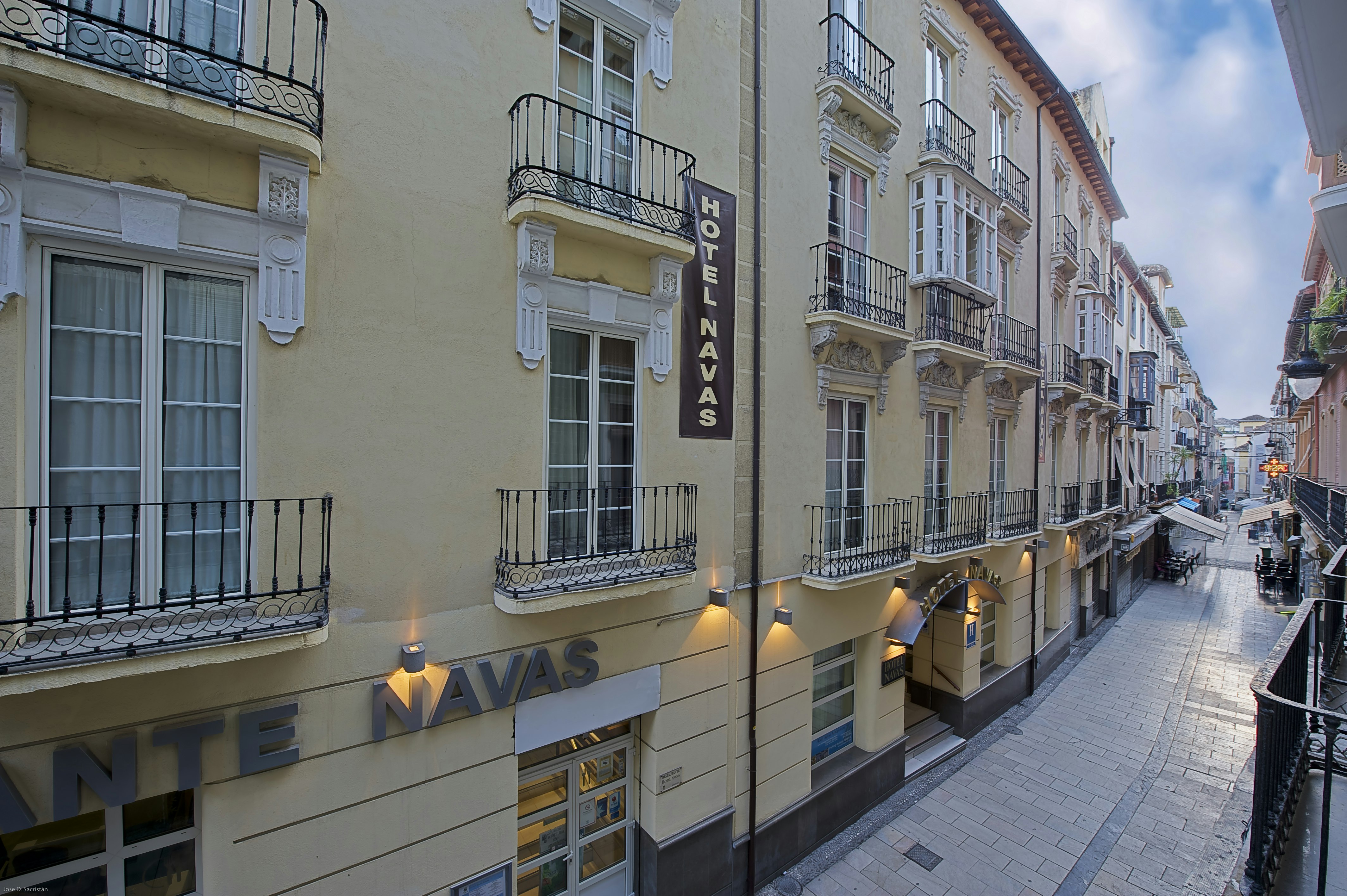 Navas Hotel 4/82