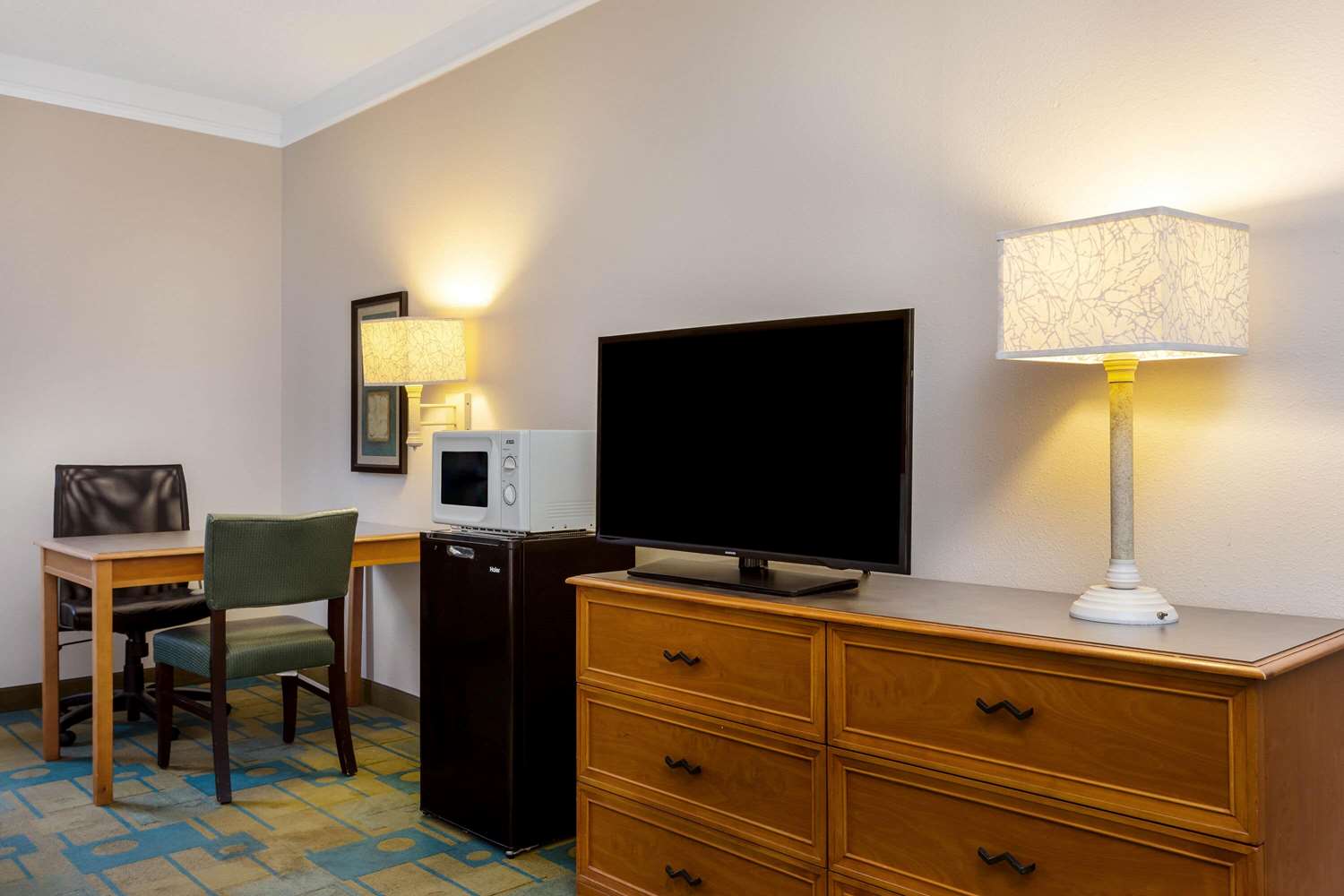 La Quinta Inn & Suites by Wyndham St. Pete-Clearwater Airpt 45/51