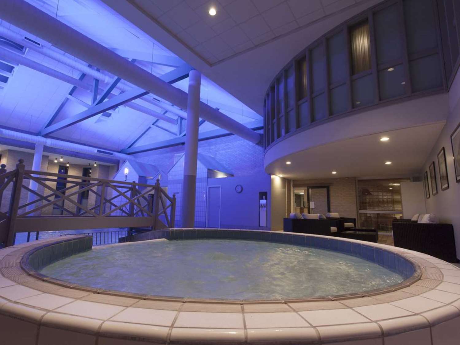 Gloucester Robinswood Hotel By Sunday 15/23