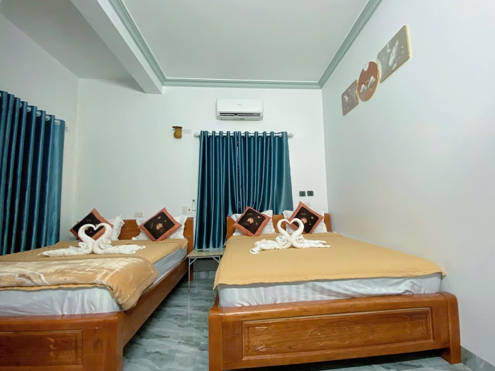 ROOM, QUADRUPLE