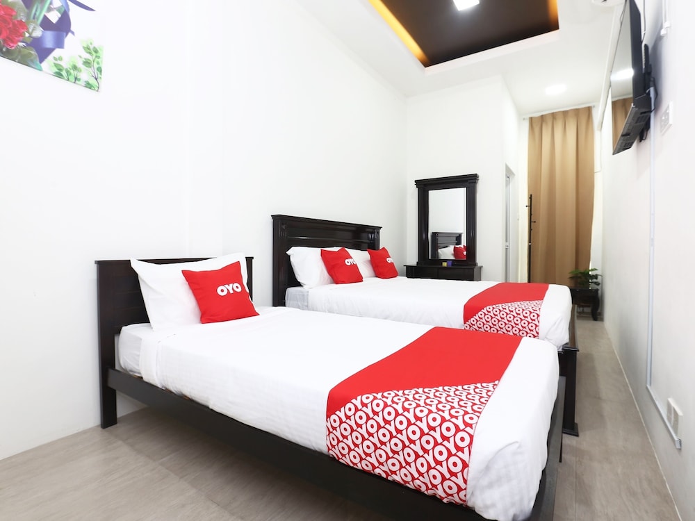 OYO 89678 Ady Hotel 11/23