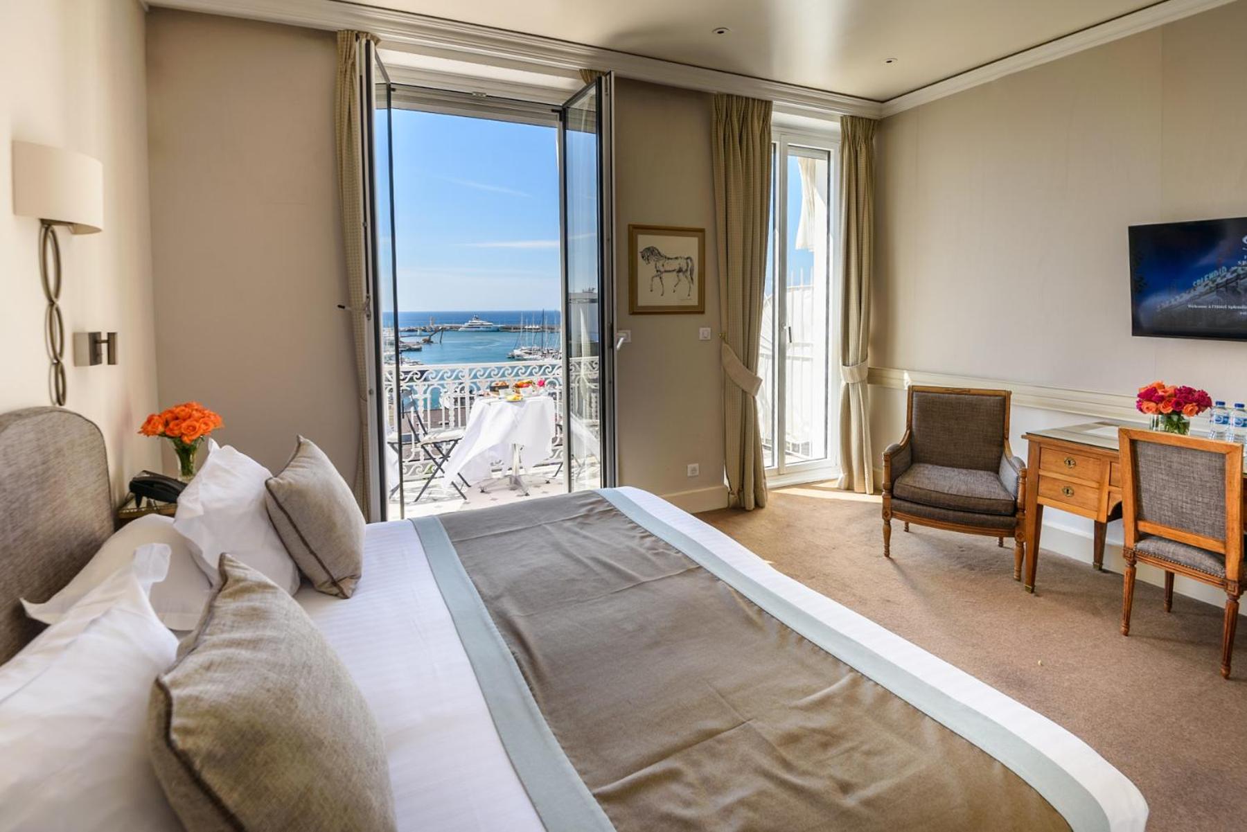 Privilege, Twin Beds, Sea View