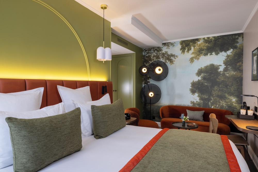 DELUXE, DOUBLE BED