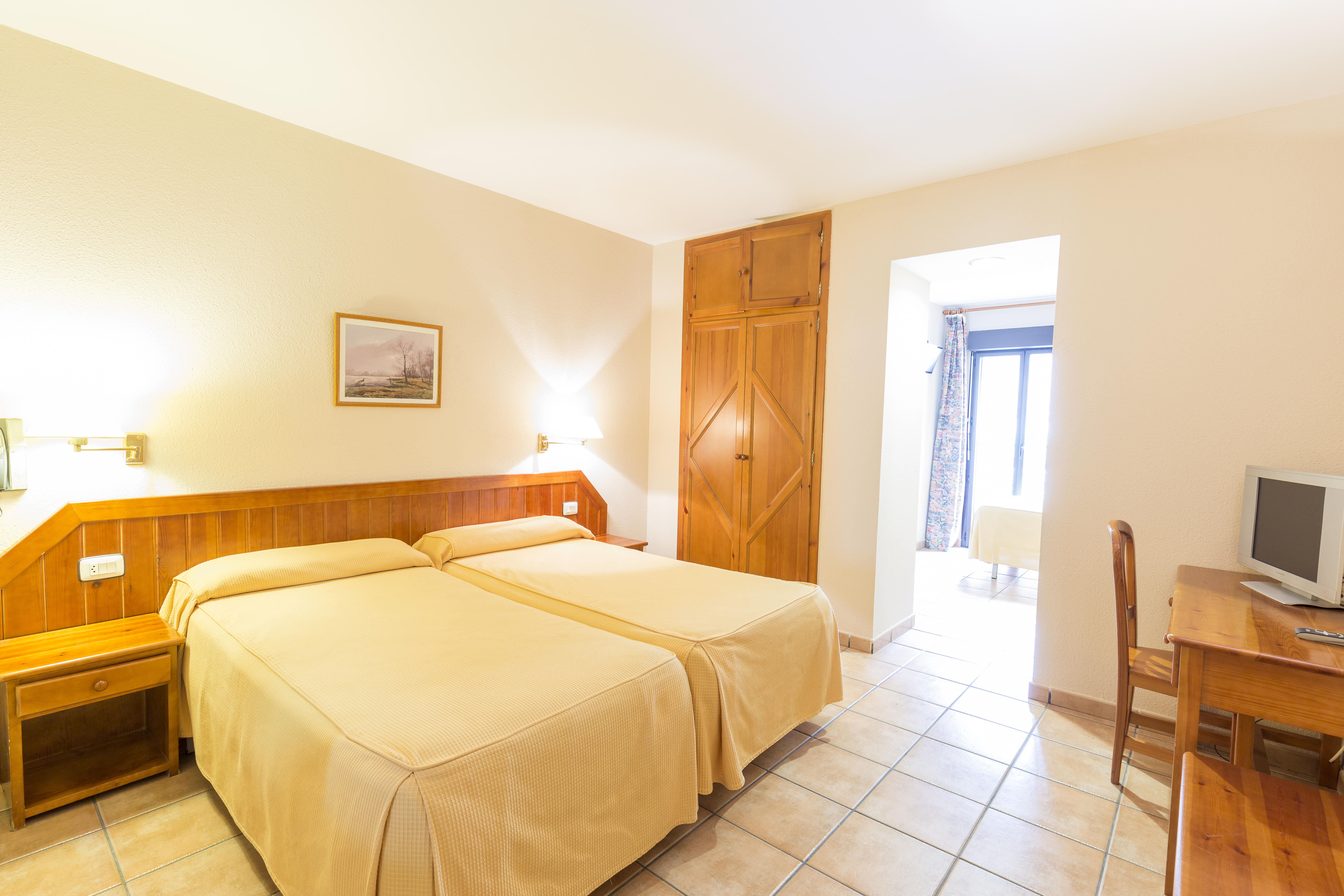 Room, Triple