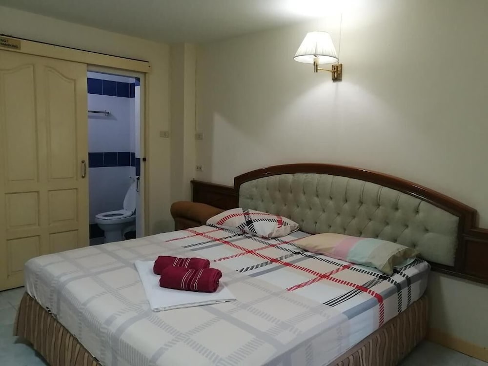 ROOM, DOUBLE BED