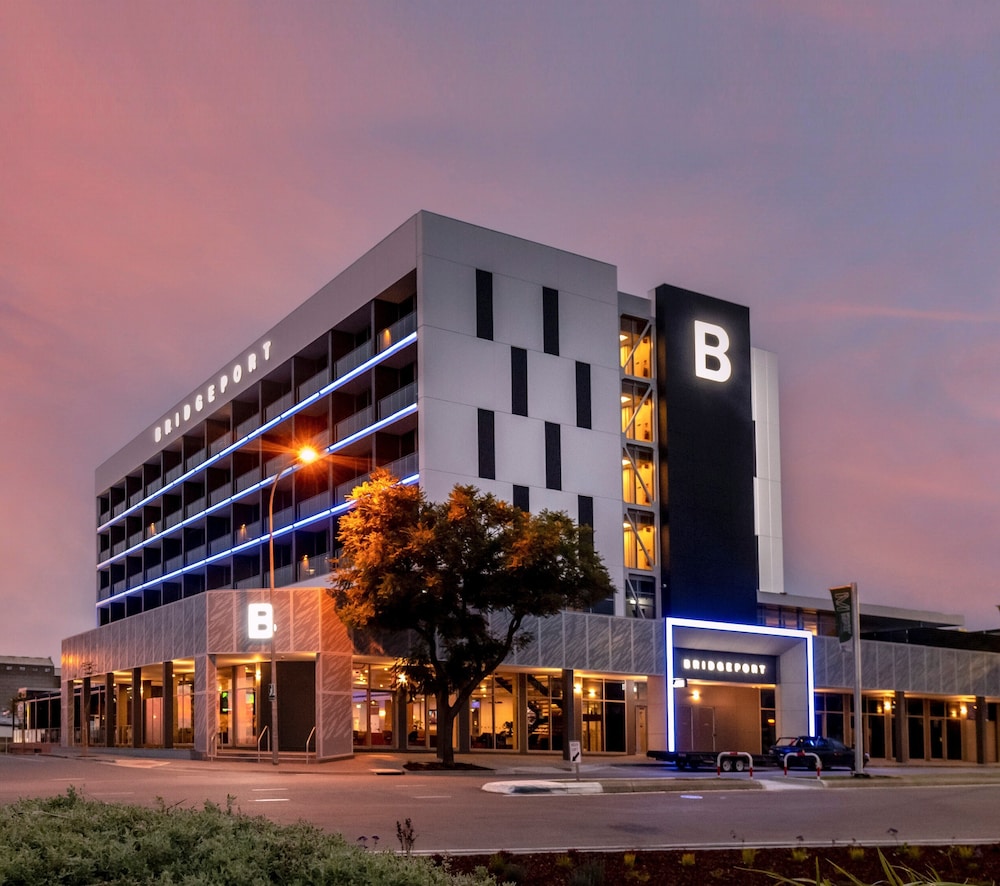 Bridgeport Hotel 1/34