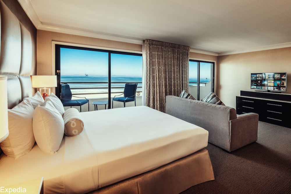 The Waterfront Beach Resort, a Hilton Hotel 53/77