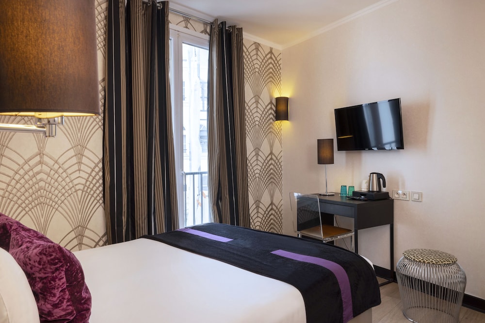 ROOM, DOUBLE BED
