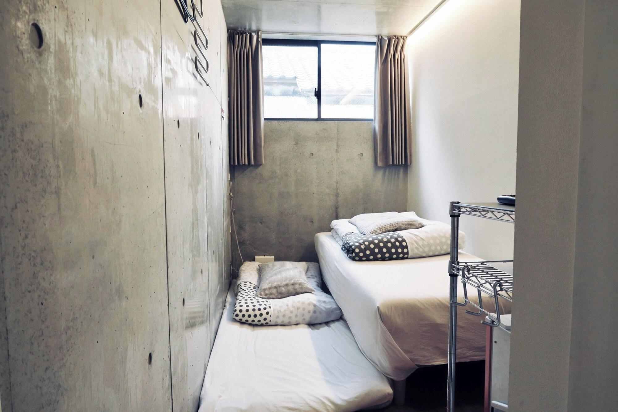 غرفة أساسية بسريرين منفصلين، Kangaroo Hotel 2/2