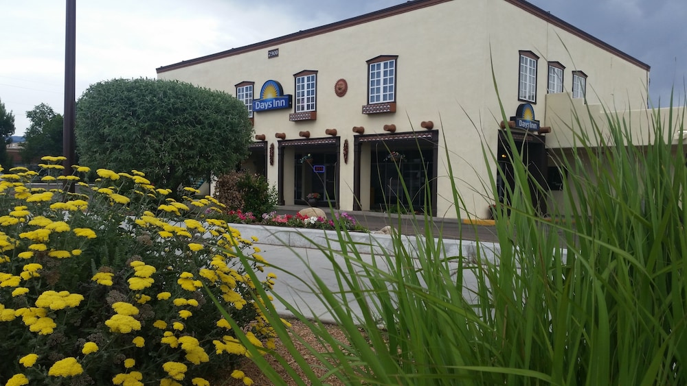 Days Inn by Wyndham Santa Fe New Mexico 42/44