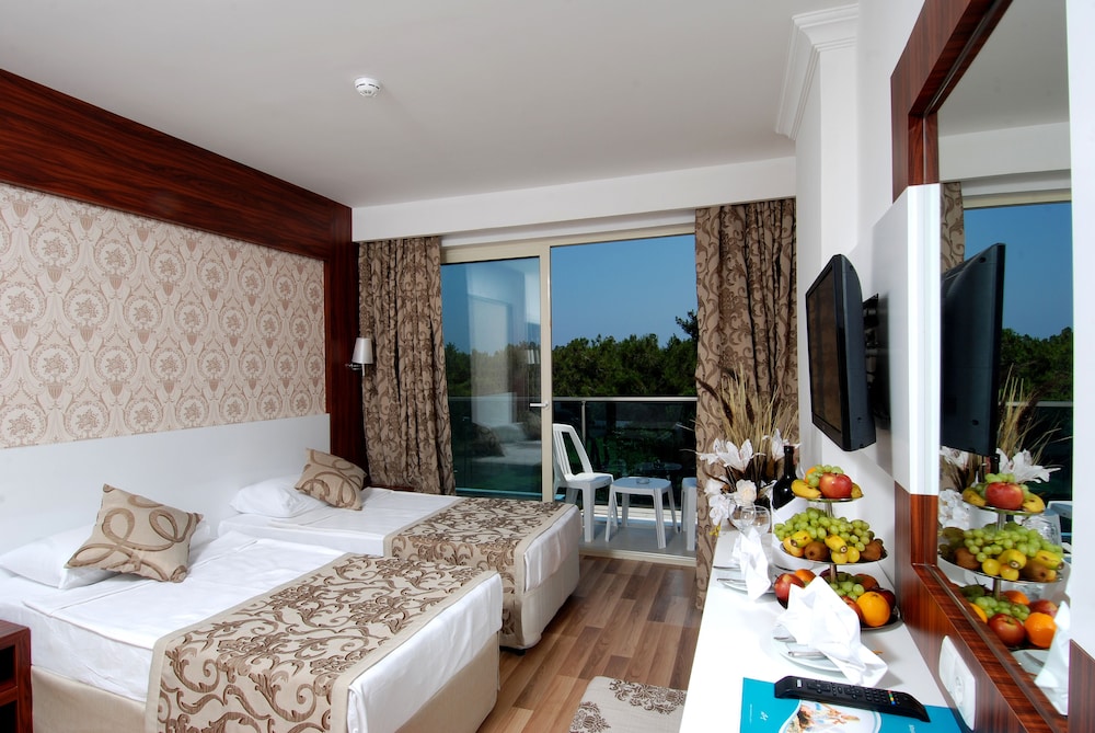 Berry Blue Hotel 36/95