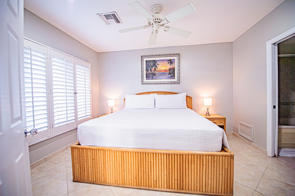 Seven Mile Beach Resort And Club 22/65
