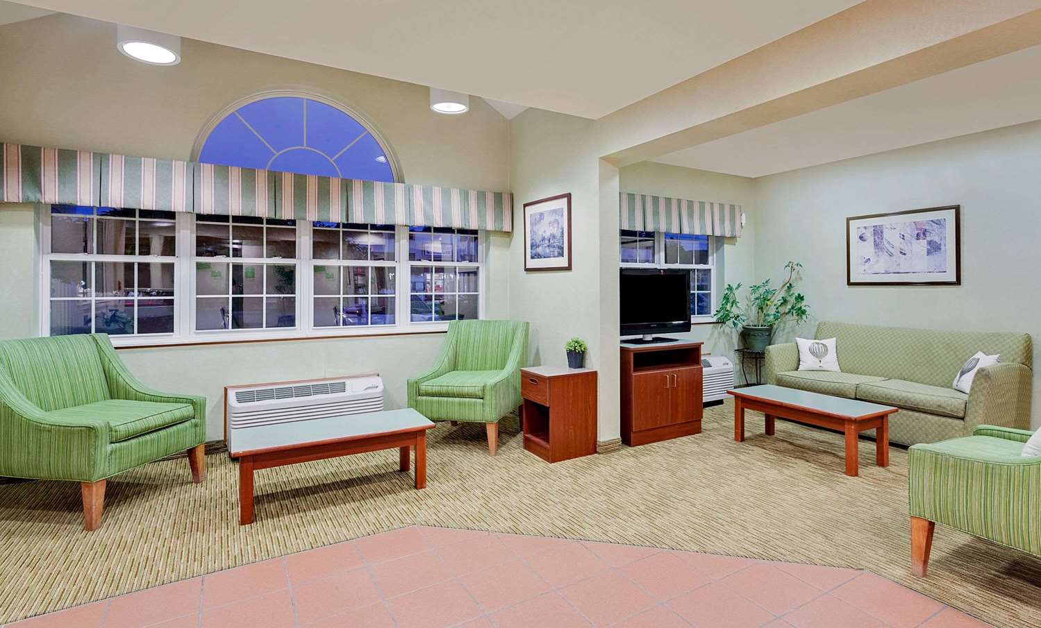 Microtel Inn & Suites by Wyndham Wellsville 21/34