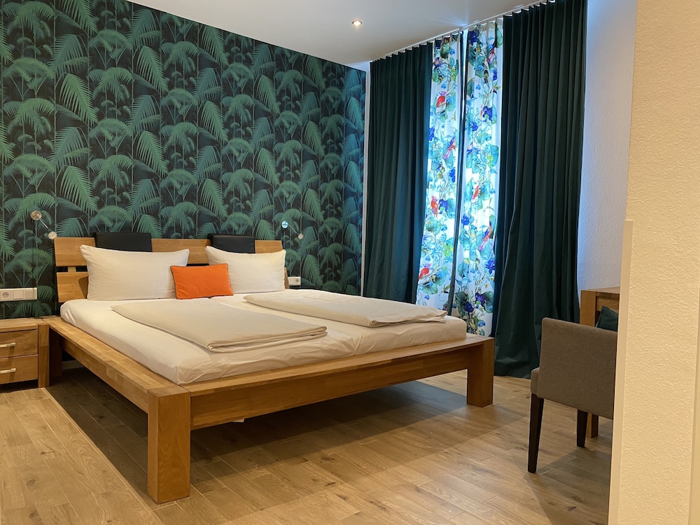 Hotel Attache 21/30