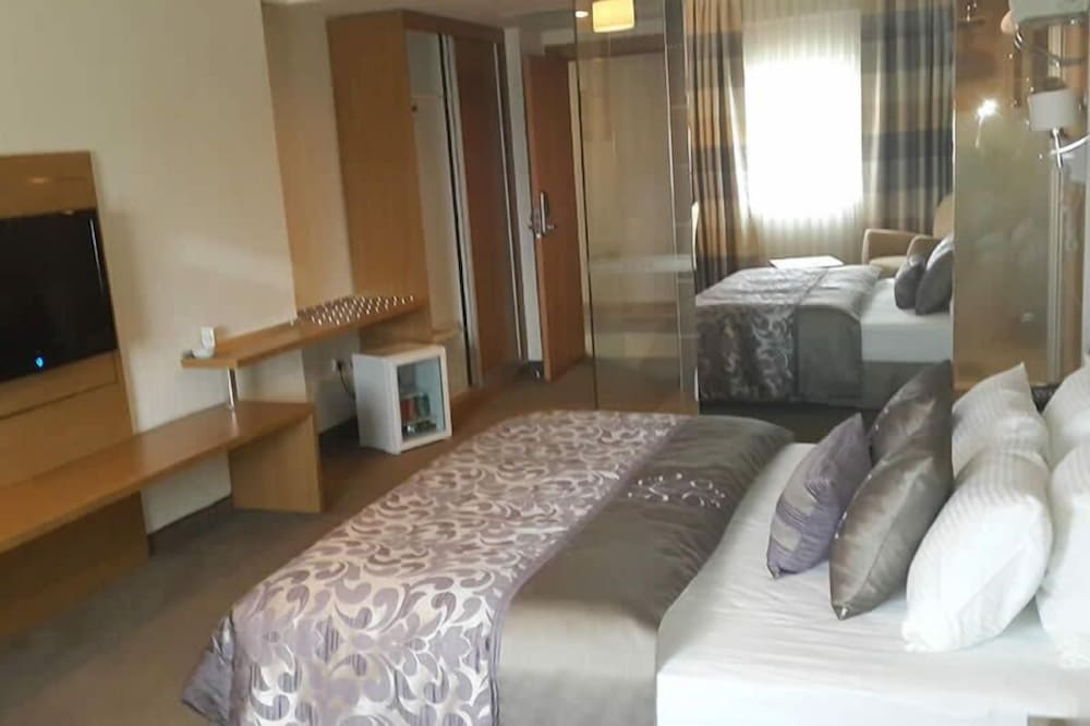 Grand Cali Hotel 9/50