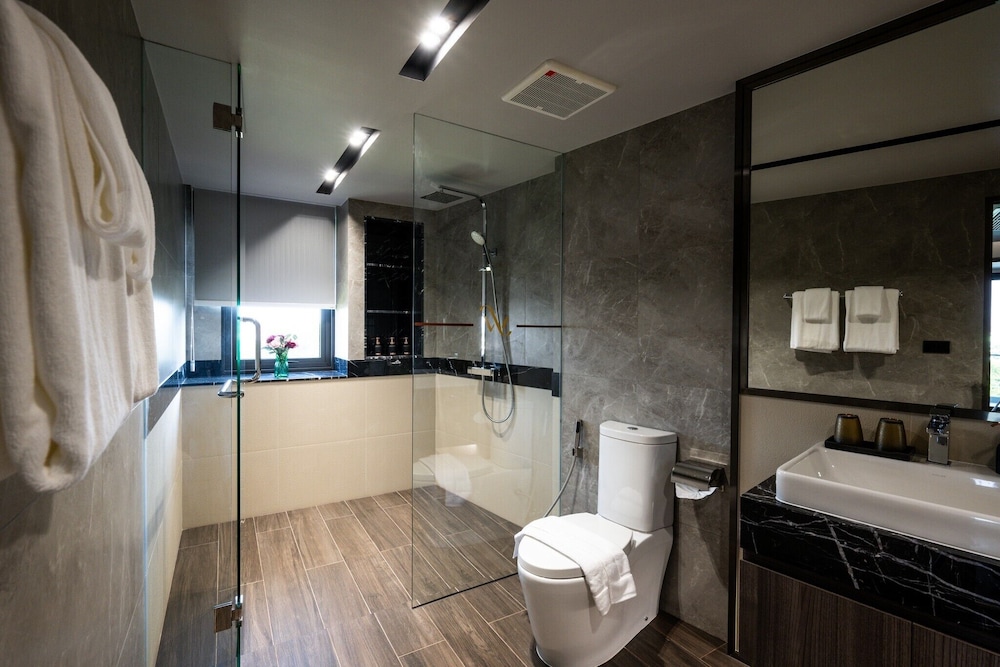 We Hotel Riverfront Bangkok 42/44