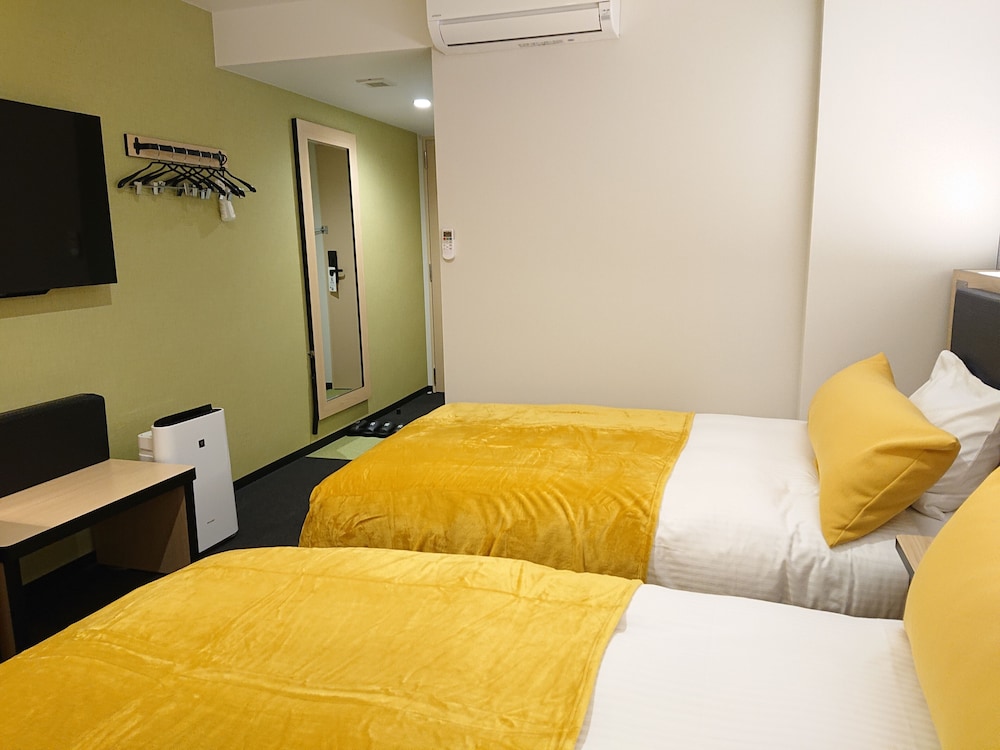 SEMI ROOM, 2 SEMI DOUBLE BEDS