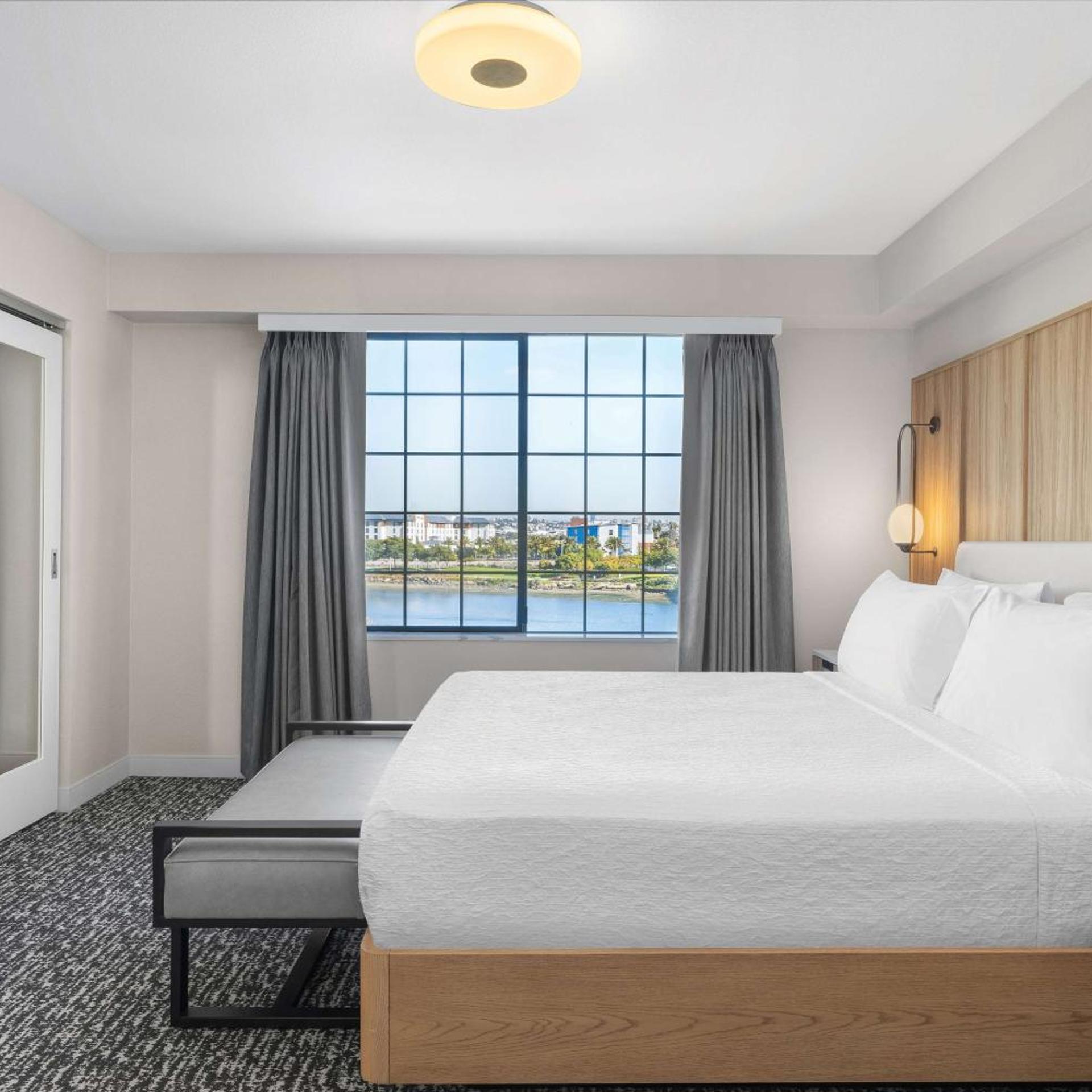 1 Bedroom, Suite, King Bed, Bay View, Sofa
