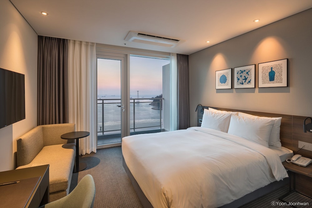 SUPERIOR, QUEEN BED, OCEAN VIEW, TERRACE