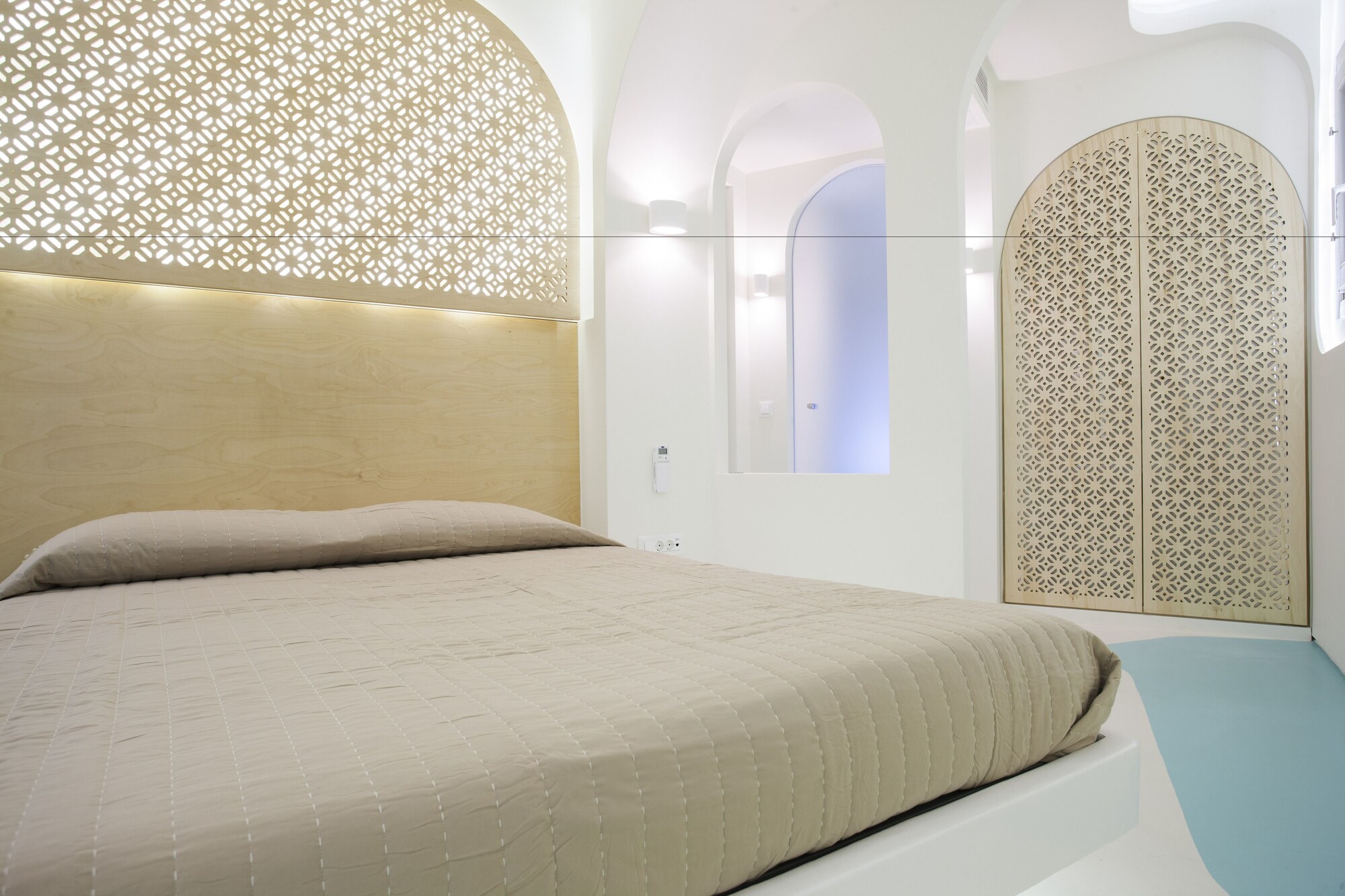 DELUXE, DOUBLE BED