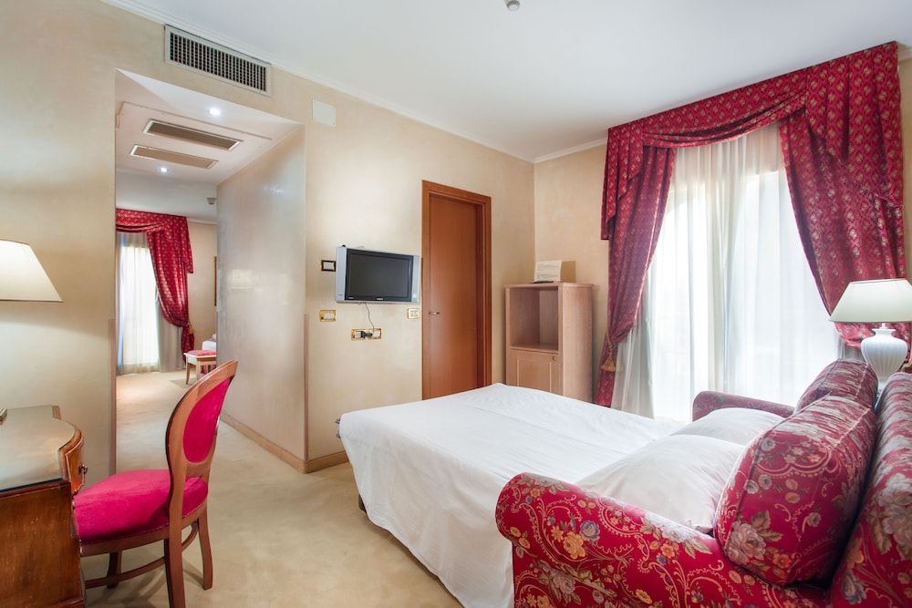 FAMILY SUITE, JETTED TUB