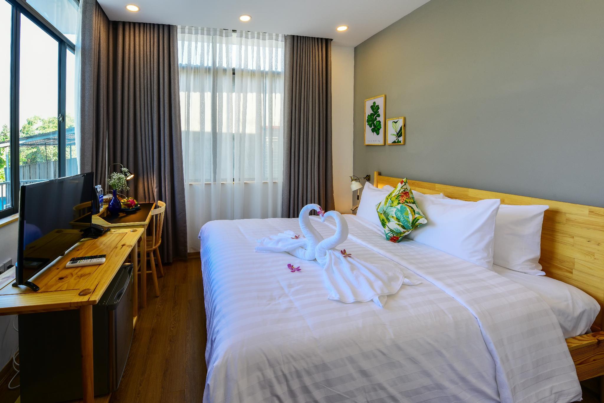 Big, Deluxe, Queen Bed, River View