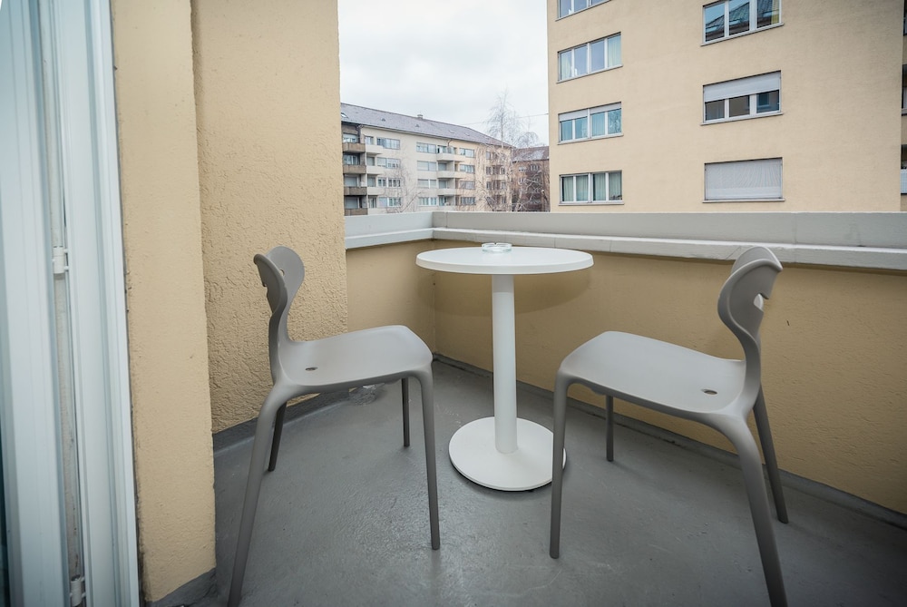 Zurich Furnished Homes 3/50