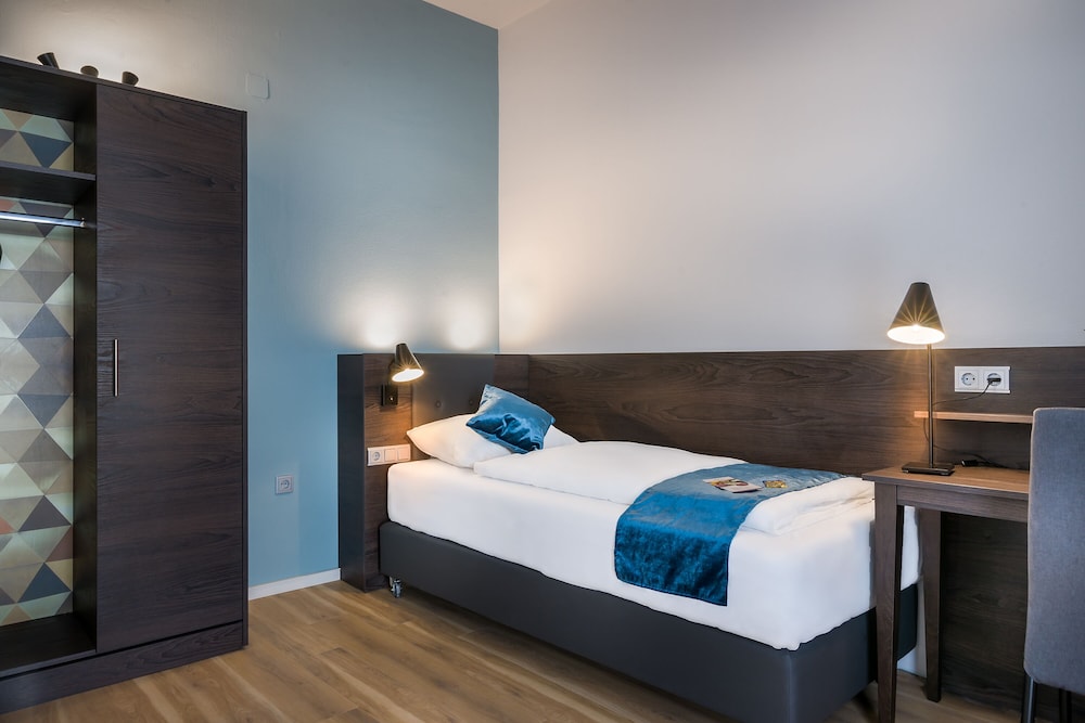 Hotel Ruf 7/30
