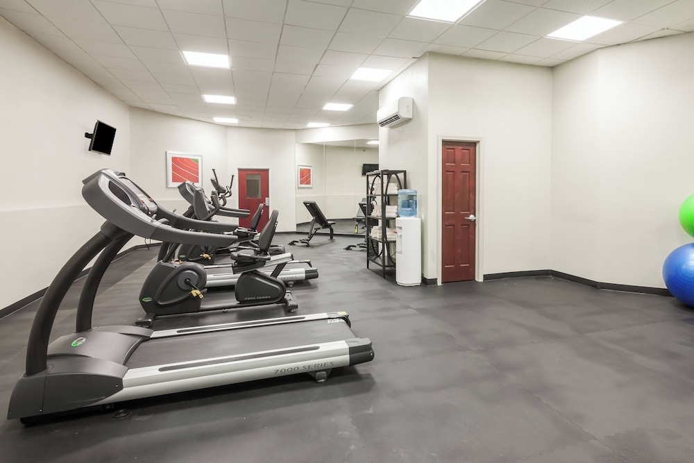 Holiday Inn Hotel And Suites Oklahoma City North 12/32