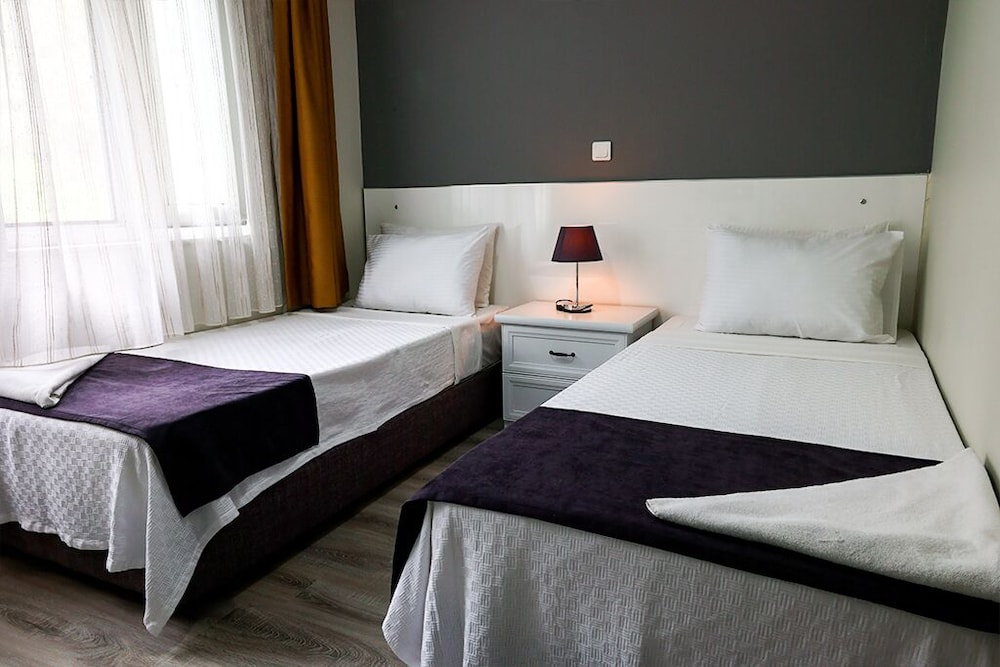 Canada Hotel & Bungalows 8/50