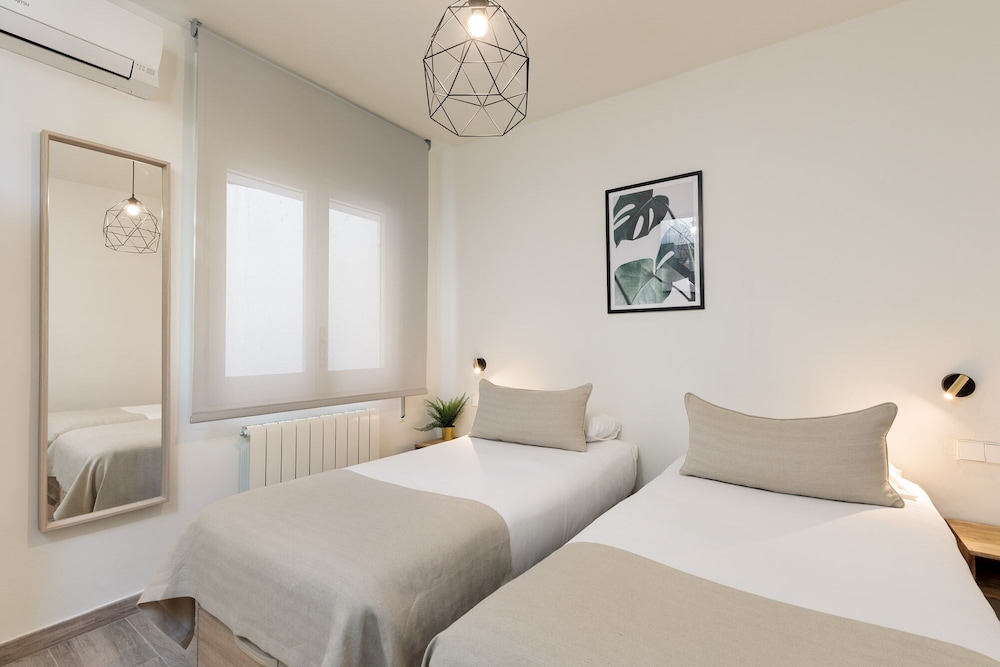 Sitges Group Bonaire 7/50