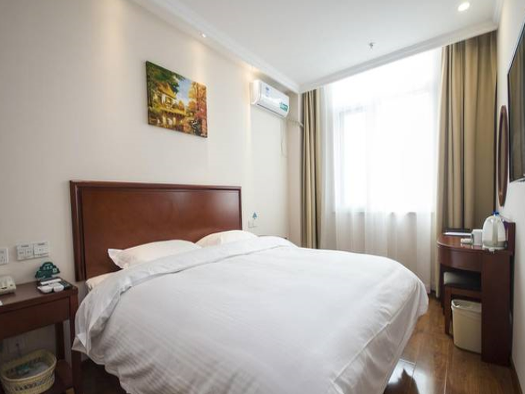 Greentree Inn Qinhuangdao Haigang District Railway Station Square Express Hotel 11/18