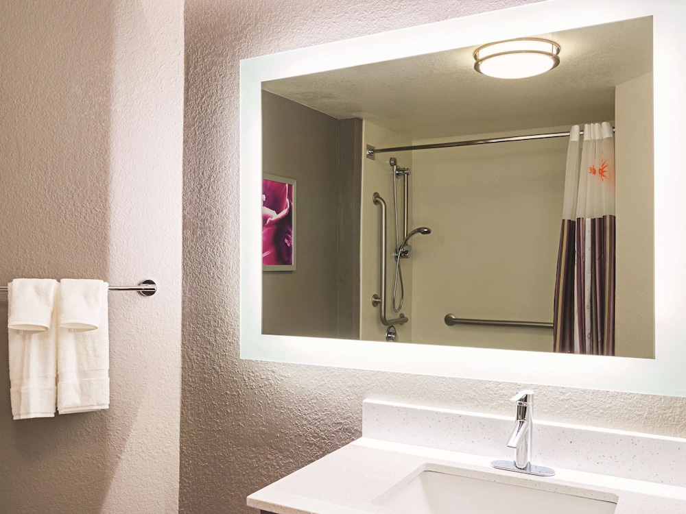 La Quinta Inn & Suites by Wyndham Denver Tech Center 12/52