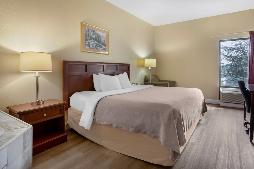Standard, King Bed, Jetted Tub