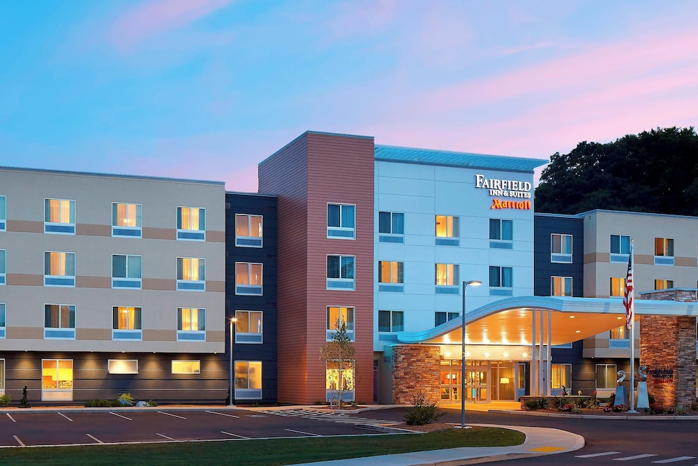 Fairfield Inn Suites Springfield Northampton Amherst 4/52