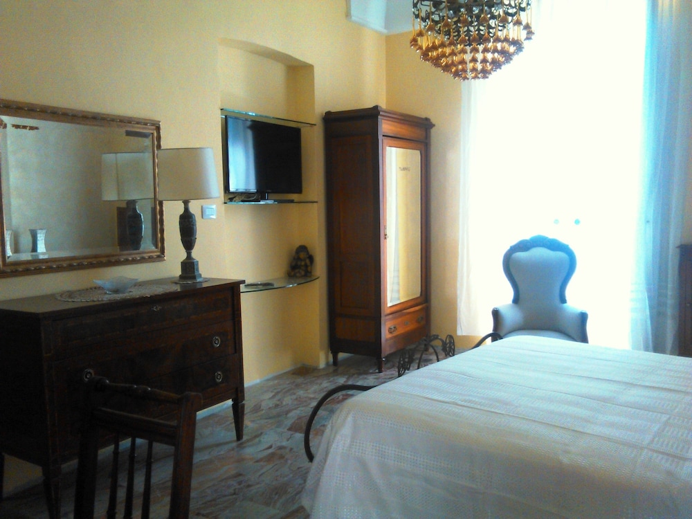 Angeli Dell Osanna B And B 8/40