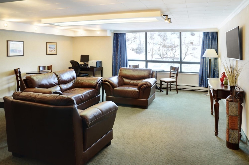 Greenwood Inn & Suites 23/37
